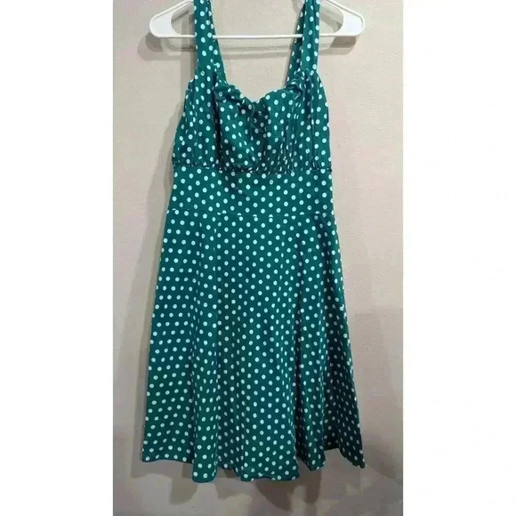 Women's strapped green with white polka dots in size 4x - Picture 1 of 8